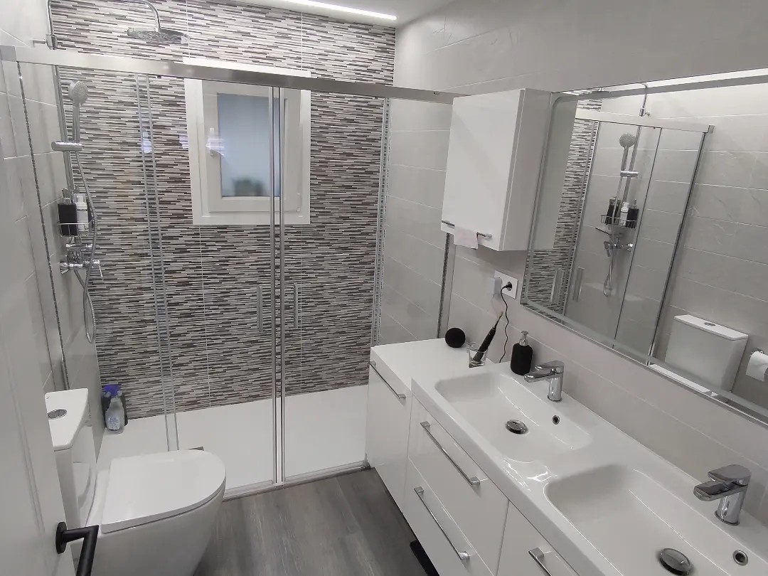 Baño moderno minimalista